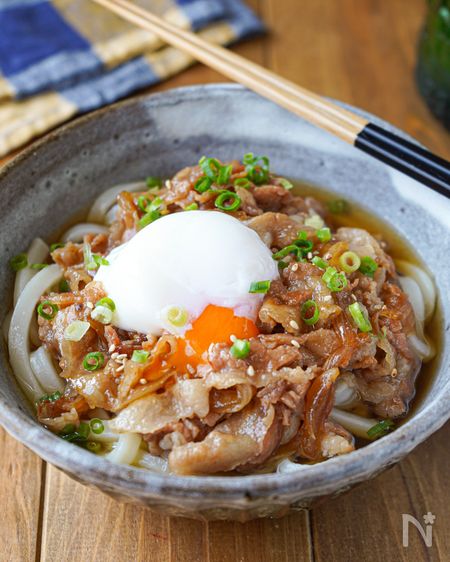 【男子大満足♡︎冷ぶっかけ温玉肉うどん】ランチに♪