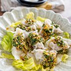 冷凍餃子で簡単！【水餃子と温キャベツの特製ねぎニラタレかけ】