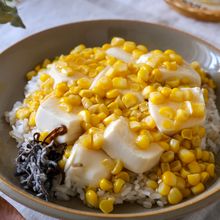 とうもろこしあんかけ豆腐丼
