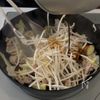5分で完成！コク旨飯泥棒【豚バラの和風回鍋肉】の工程2