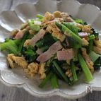 小松菜とベーコン、ふわふわ卵のオイスター風味炒め