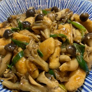 楽ラク手抜キッチン🐶🐾の作ってみた!投稿(【鶏むね肉ときのこの炒め煮】あっさりなのにうまみたっぷり)