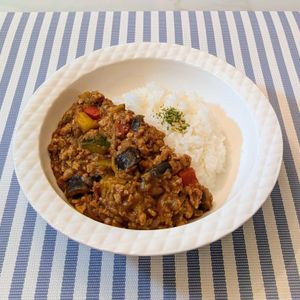 𝔂𝓾𝓶𝓲🍓の作ってみた!投稿(【夏野菜キーマカレー】5分の煮込み、水分は野菜のみ)
