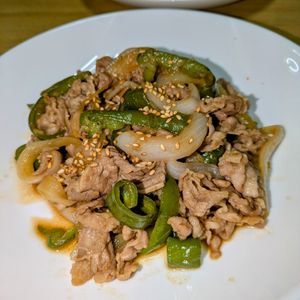 joe sanの作ってみた!投稿(5分でできるお手軽おかず♡牛肉とピーマンと新玉ねぎの生姜炒め)