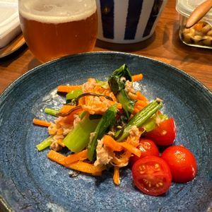 ハチの作ってみた!投稿(レンジで3分！【小松菜とにんじんの旨ツナ塩昆布和え】やみつき)