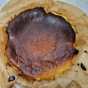 Lycheeの作ってみた!投稿(【我が家のバスクチーズケーキ】簡単♡混ぜて焼くだけ♪)