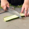 【肉巻きズッキーニ】巻いて絡めるだけ♪の工程1