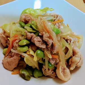 まゆのの作ってみた!投稿(お弁当屋さんの肉野菜炒め【#ほっと◯っと風 #野菜たっぷり】)