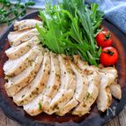 ［梅しそチーズのサラダチキン］漬け込んでレンチンするだけ