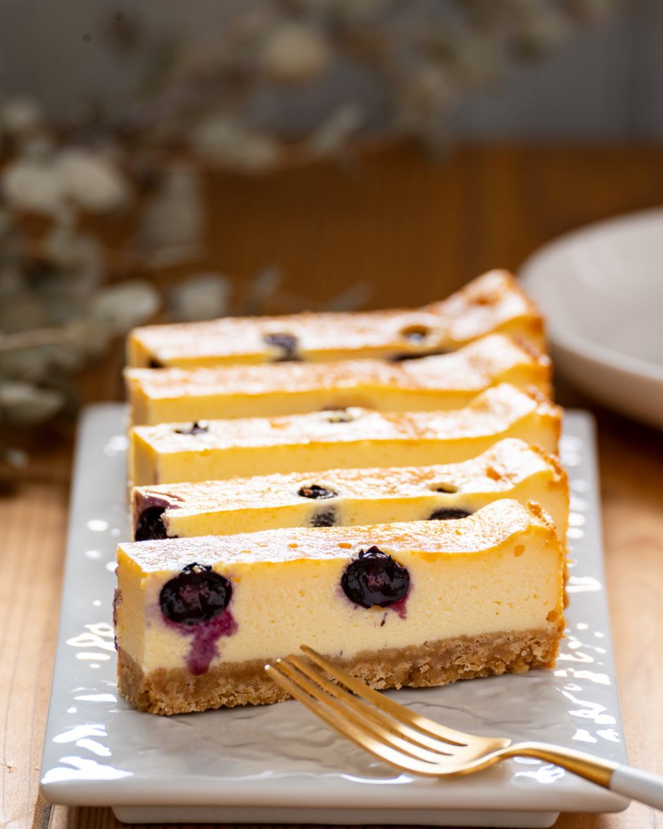 ブルーベリーチーズケーキバー】しっとり濃厚♪ | レシピサイトNadia