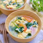 スープ感覚で楽しめる♡『ほうれん草とトマトと卵のお味噌汁』