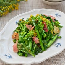 菜の花とベーコンのペペロン炒め