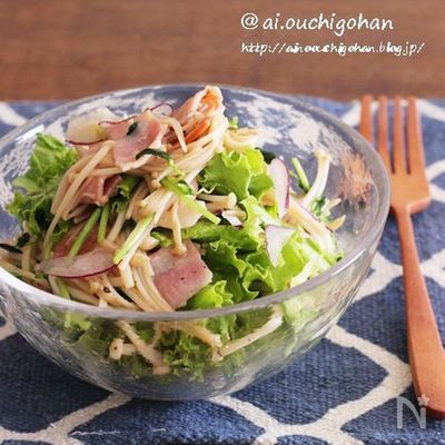電子レンジで簡単＊具だくさんな豆苗ホットサラダ♡