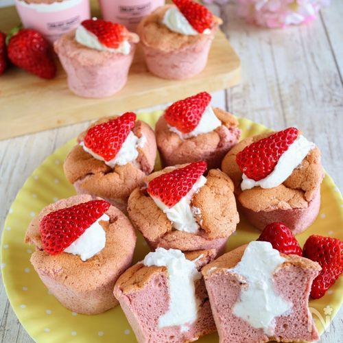 マフィンカップでふわふわいちごのシフォンケーキ