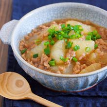 材料入れて煮るだけ♪『とろとろ大根の甘辛♡中華そぼろあん』