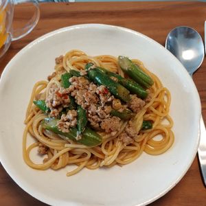 ゆの作ってみた!投稿(疲労回復にも！【アスパラとひき肉のピリ辛スパゲッティ】)