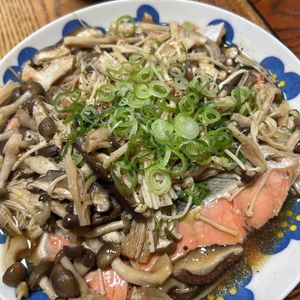 ゆくゆくの作ってみた!投稿(レンジで5分！【鮭ときのこのガリバタ醤油】絶品♩ご飯すすむ味)