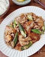 【鶏ももとオクラのレモンバター醤油炒め】ご飯と相性抜群!