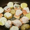 秋鮭とじゃがいものレモンバター醤油焼きの工程3