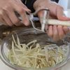 ごぼうの風味と食感がたまらん♡【ささみごぼうの唐揚げ】の下準備