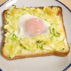 かなこの作ってみた!投稿(【ごちそうトーストの完成♪】
キャベたまチーズトースト)