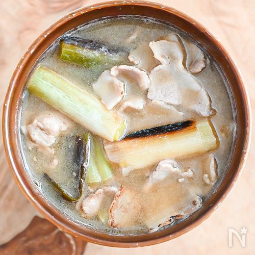 材料2つだけで簡単!長ネギの豚汁