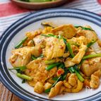 【ニラ香る♪】鶏むねと豆腐とふわふわ卵のうまだれ炒め！