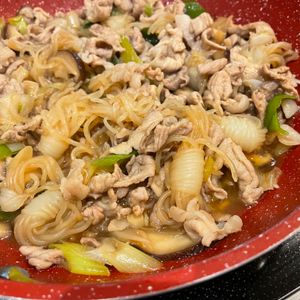 99の作ってみた!投稿(ワンパン10分！【豚こま肉と白滝のすき煮】時短で味染み♩)