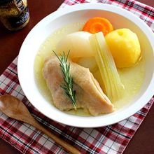 弱火でゆっくり煮込むだけ！【鶏もも肉とゴロゴロ野菜のポトフ】