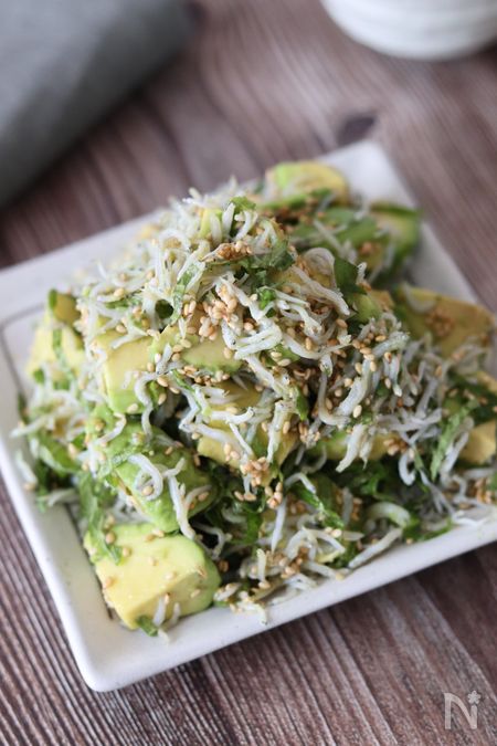 やみつき！ごま油香る♡アボカドのしらすごま和え