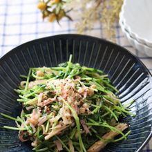 味付け1つで激旨♡豆苗とえのきとベーコンのガーリック炒め