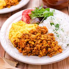 【ひき肉と豆腐のキーマカレー】半熟卵のせ♡豆腐そぼろで節約♪