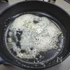 定番ですがやっぱり好きな「牡蠣のバタポン炒め」の工程1