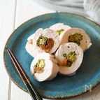 レンジで3分！楽うまさっぱりおかず♪梅オクラの鶏むねロール