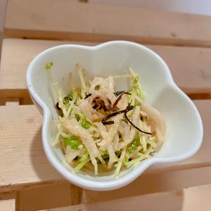 あーちゃん·͜· ♡の作ってみた!投稿(5分で完成！めちゃ旨♡大根と豆苗のやみつき塩昆布中華サラダ)