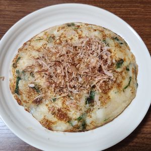 とももの作ってみた!投稿(子供も喜ぶ新食感おつまみ♡はんぺんと長芋の和風お好み焼き風)