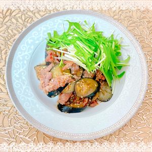 にゃ〜むずの作ってみた!投稿(【豚こまとなすのごま照り焼き】生姜香る甘辛おかず♡)