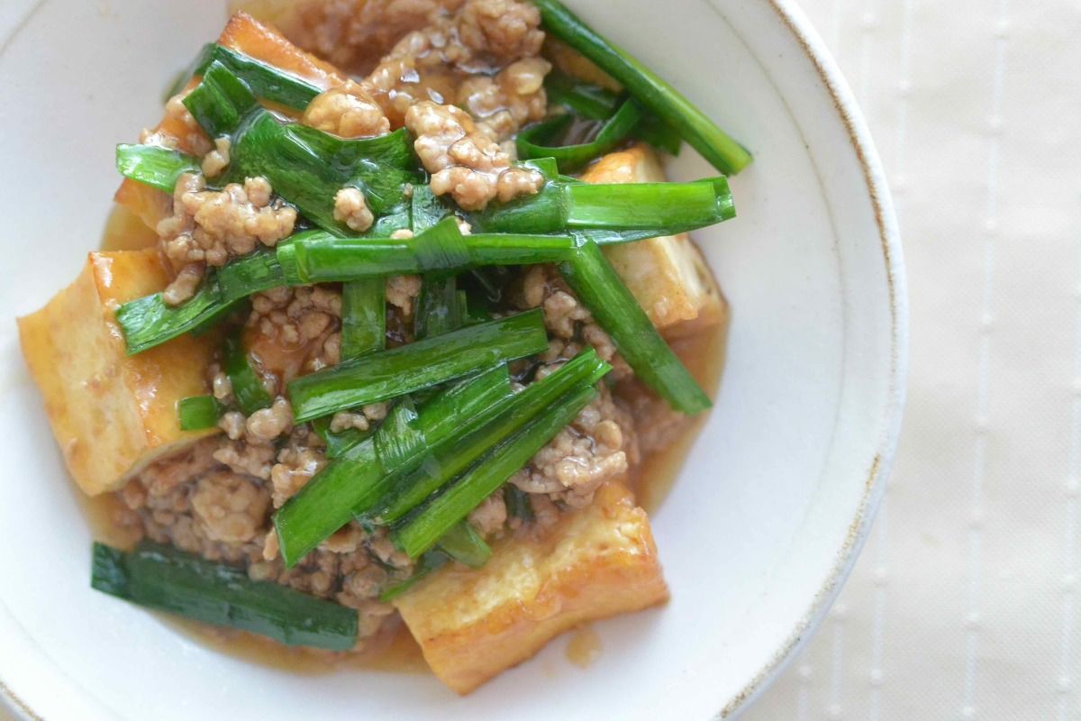 節約レシピ 厚揚げとニラのひき肉あんかけ | レシピサイトNadia