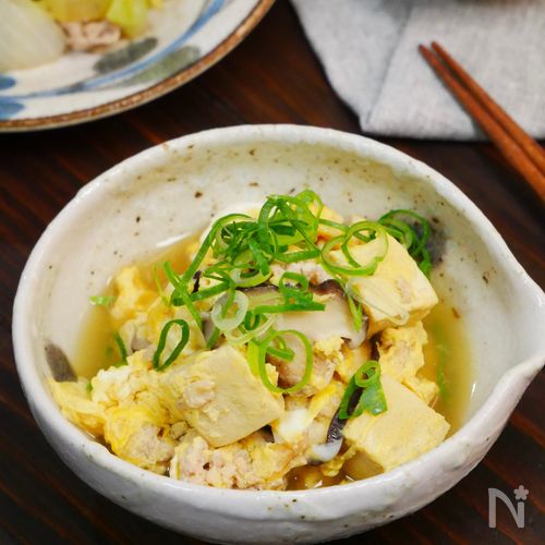 じゅわっとしみ旨♪高野豆腐と鶏ひき肉のやさしい卵とじ