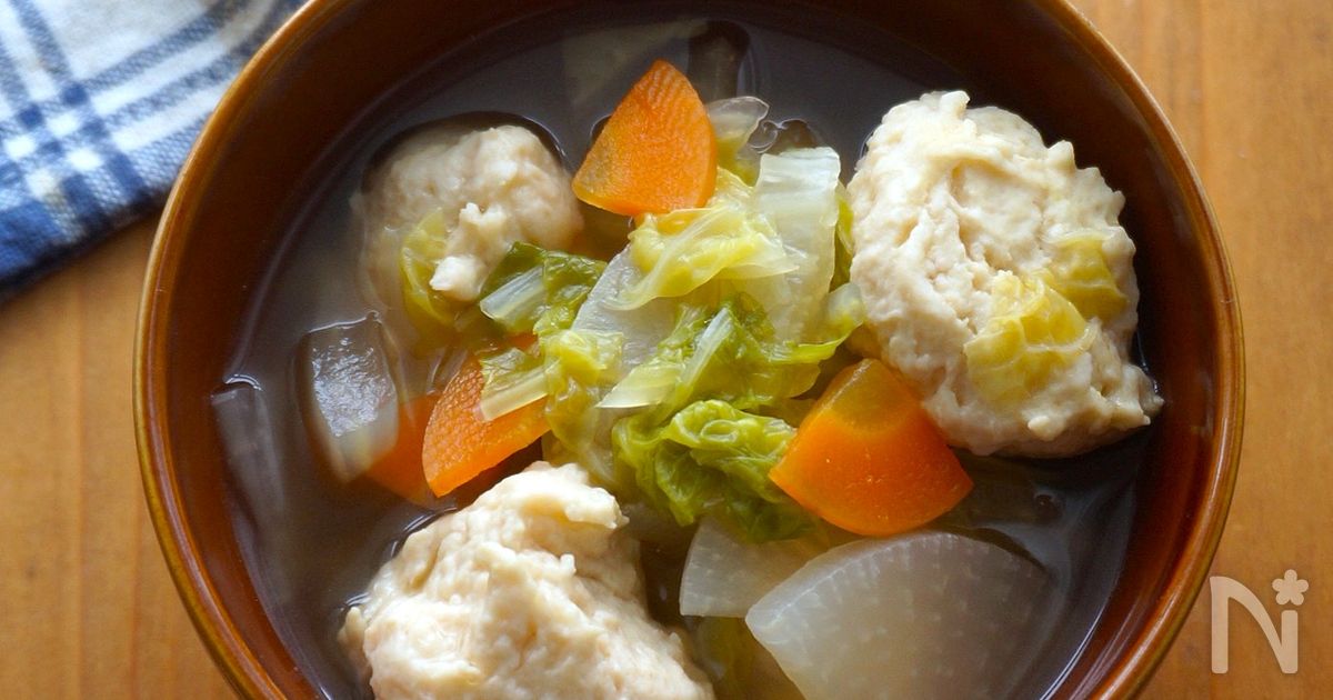 家族が喜ぶ♡白菜と大根のふわふわ鶏団子スープ