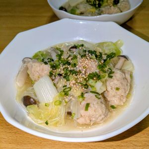 joe sanの作ってみた!投稿(【白菜と鶏団子のおかずスープ】コレ1品でOK！食べるスープ)