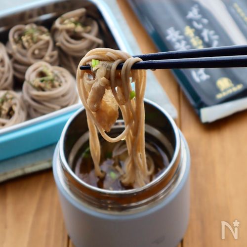 スープジャーで楽しむ！肉の旨みたっぷり贅沢つけ蕎麦弁当
