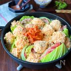 【豚キムチーズつくね鍋】節約/キャベツ大量消費