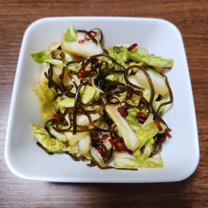 とももの作ってみた!投稿(余った白菜で簡単一品✨白菜と塩昆布の浅漬け☆😋☆やったね♪)
