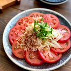 さっぱり美味しい【トマトと玉ねぎの和風マリネサラダ】