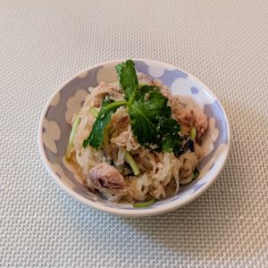 𝔂𝓾𝓶𝓲🍓の作ってみた!投稿(大根×三つ葉×さば缶の山椒ごまサラダ)