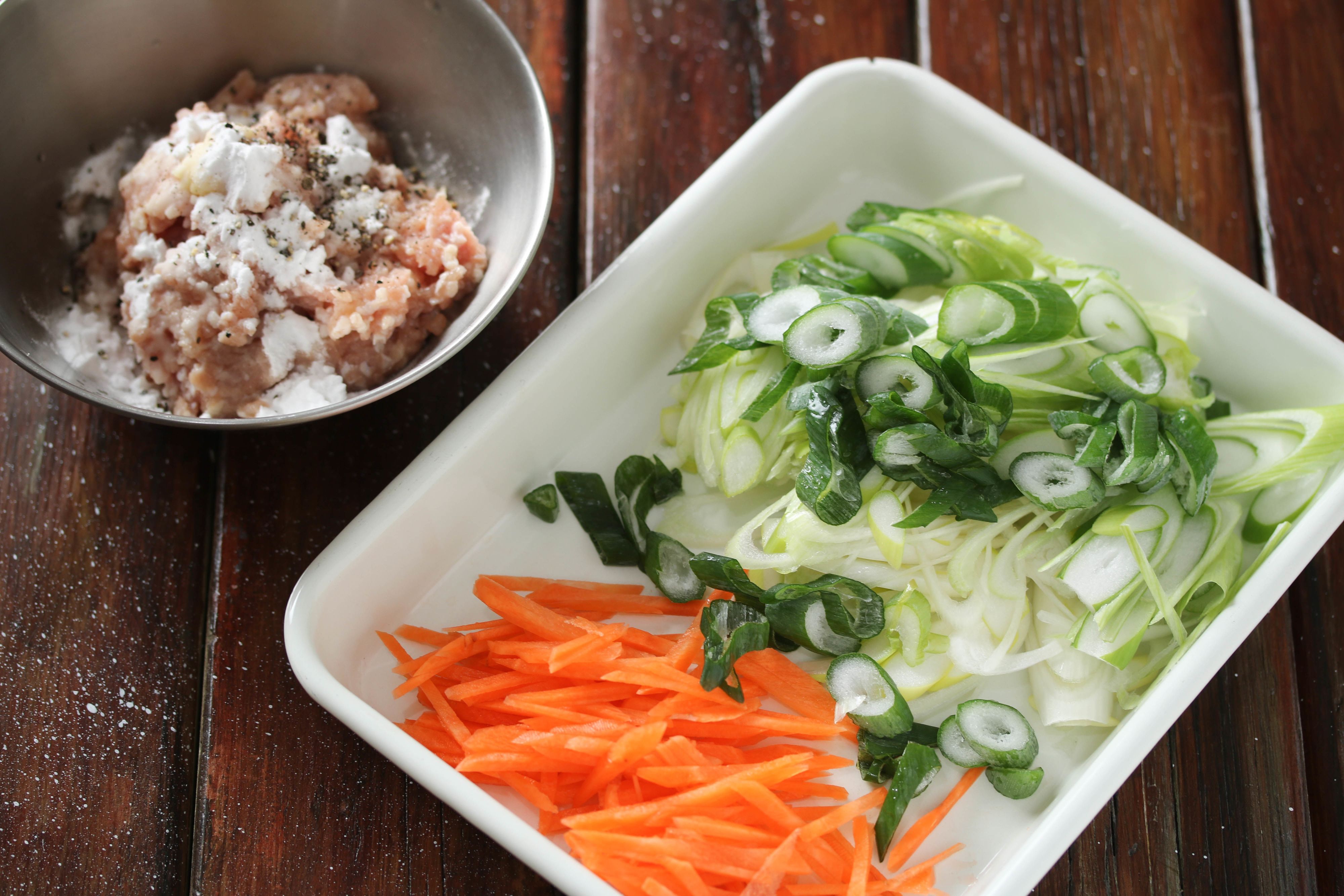 たっぷりネギと鶏団子のうま塩スープ【#簡単 #おかずスープ】 | レシピ