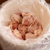 【簡単でおすすめ!】鶏肉とトマトの旨ごまだれ炒めの工程2