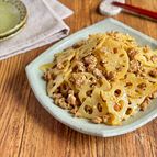 シャキシャキでくせになる♪【れんこんとひき肉のカレー炒め】