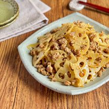 シャキシャキでくせになる♪【れんこんとひき肉のカレー炒め】